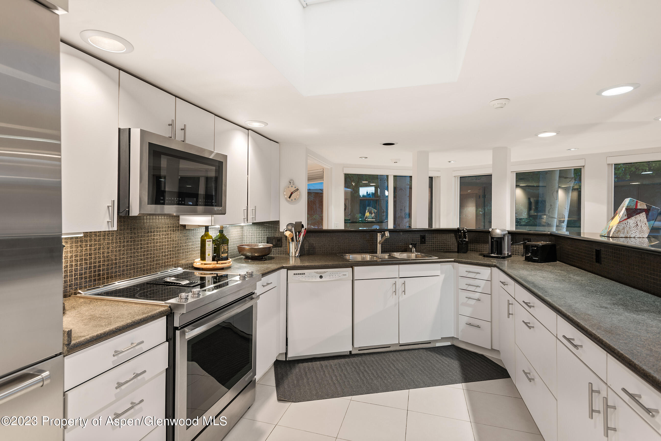 Aspen, Colorado 81611, United States, 4 Bedrooms Bedrooms, ,6 BathroomsBathrooms,Residential,Active,69733