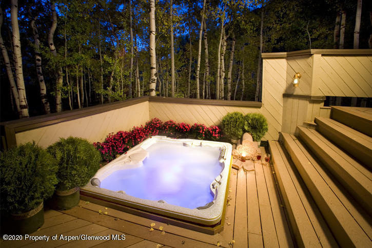 Aspen, Colorado 81611, United States, 3 Bedrooms Bedrooms, ,4 BathroomsBathrooms,Residential,Active,75558