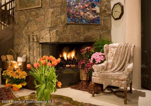 Aspen, Colorado 81611, United States, 3 Bedrooms Bedrooms, ,4 BathroomsBathrooms,Residential,Active,75558