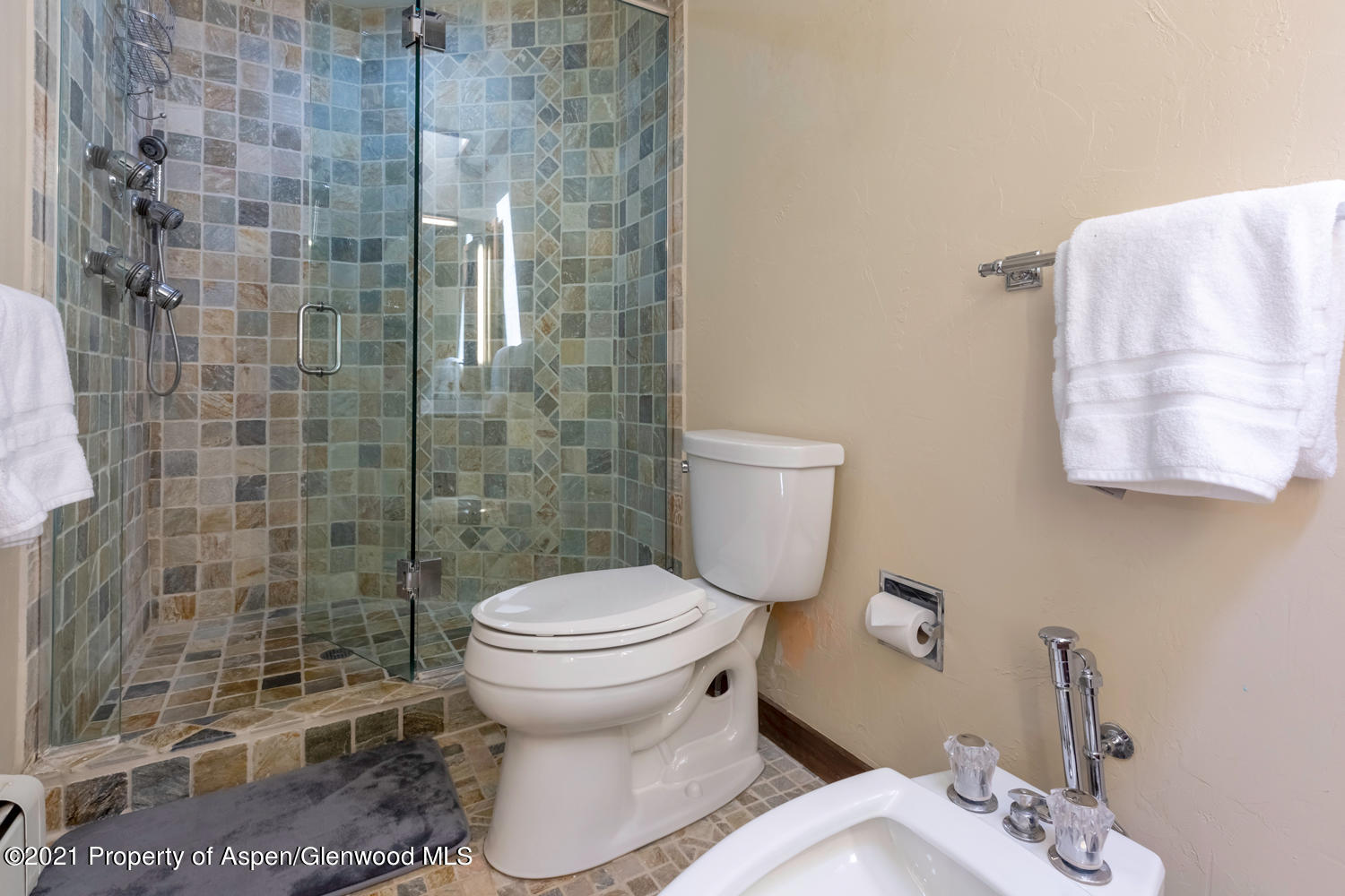 Aspen, Colorado 81611, United States, 3 Bedrooms Bedrooms, ,4 BathroomsBathrooms,Residential,Active,75558