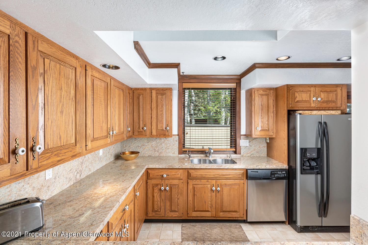 Aspen, Colorado 81611, United States, 3 Bedrooms Bedrooms, ,4 BathroomsBathrooms,Residential,Active,75558