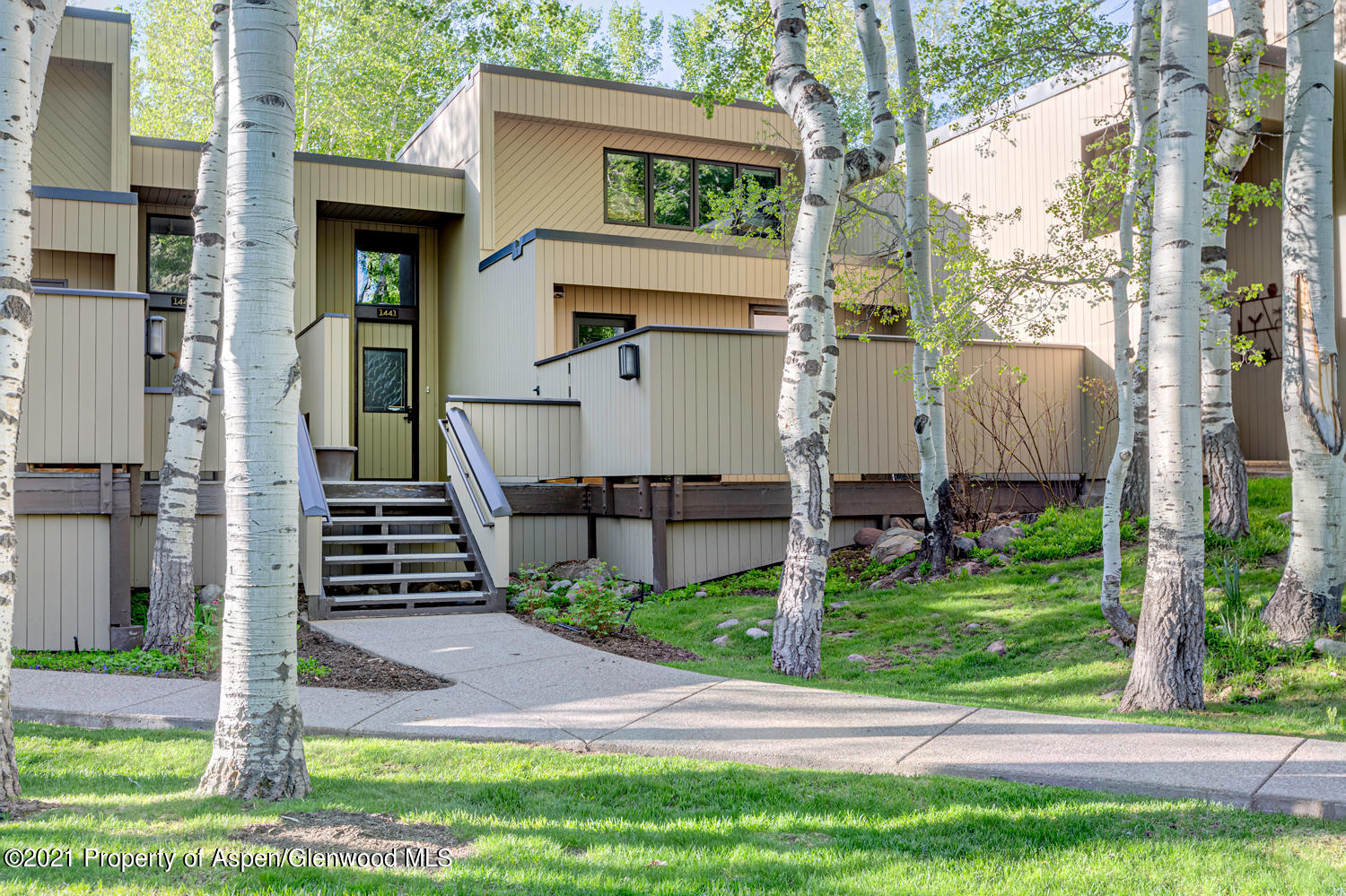 Aspen, Colorado 81611, United States, 3 Bedrooms Bedrooms, ,4 BathroomsBathrooms,Residential,Active,75558