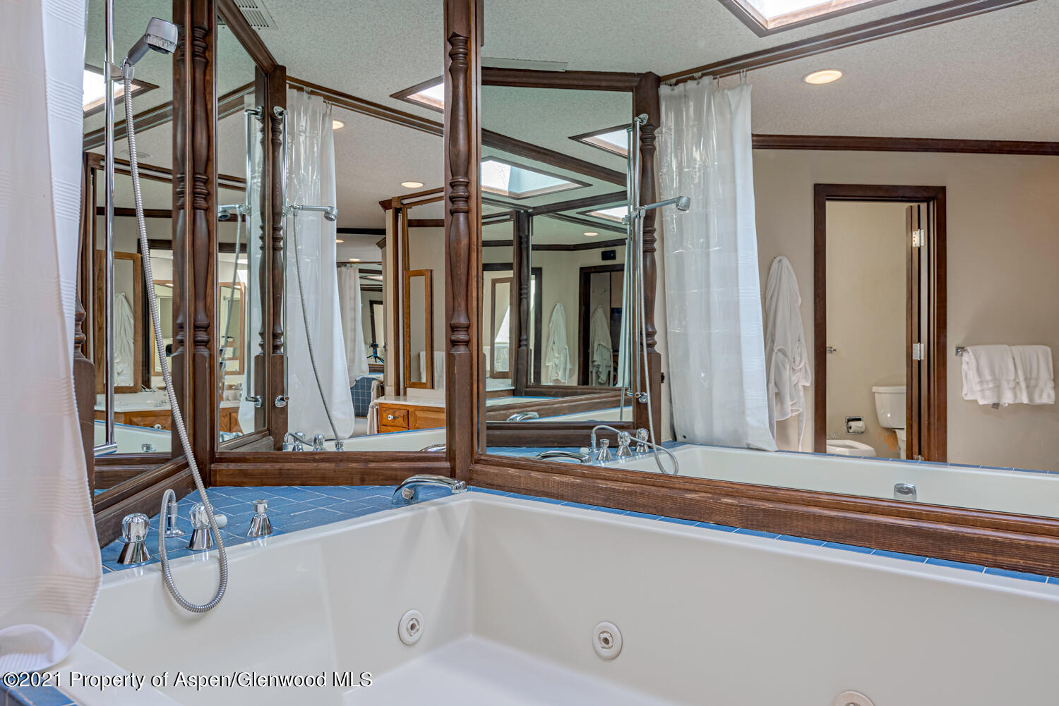 Aspen, Colorado 81611, United States, 3 Bedrooms Bedrooms, ,4 BathroomsBathrooms,Residential,Active,75558