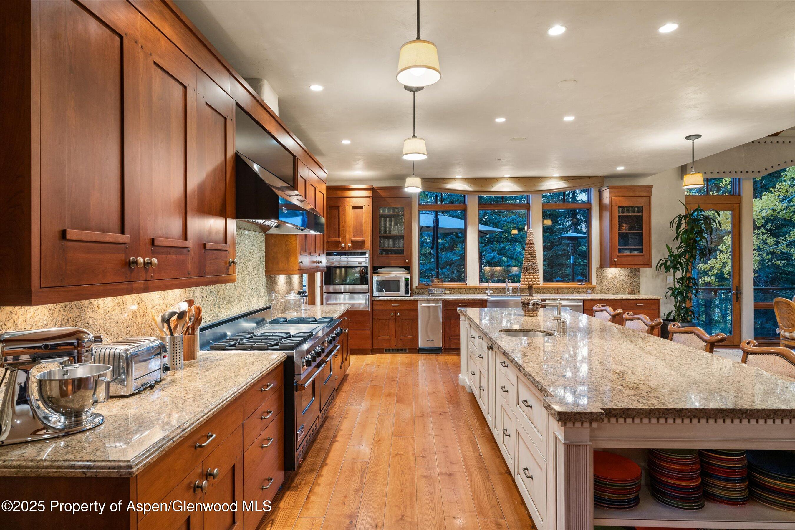 Aspen, Colorado 81611, United States, 8 Bedrooms Bedrooms, ,9 BathroomsBathrooms,Residential,Active,251559