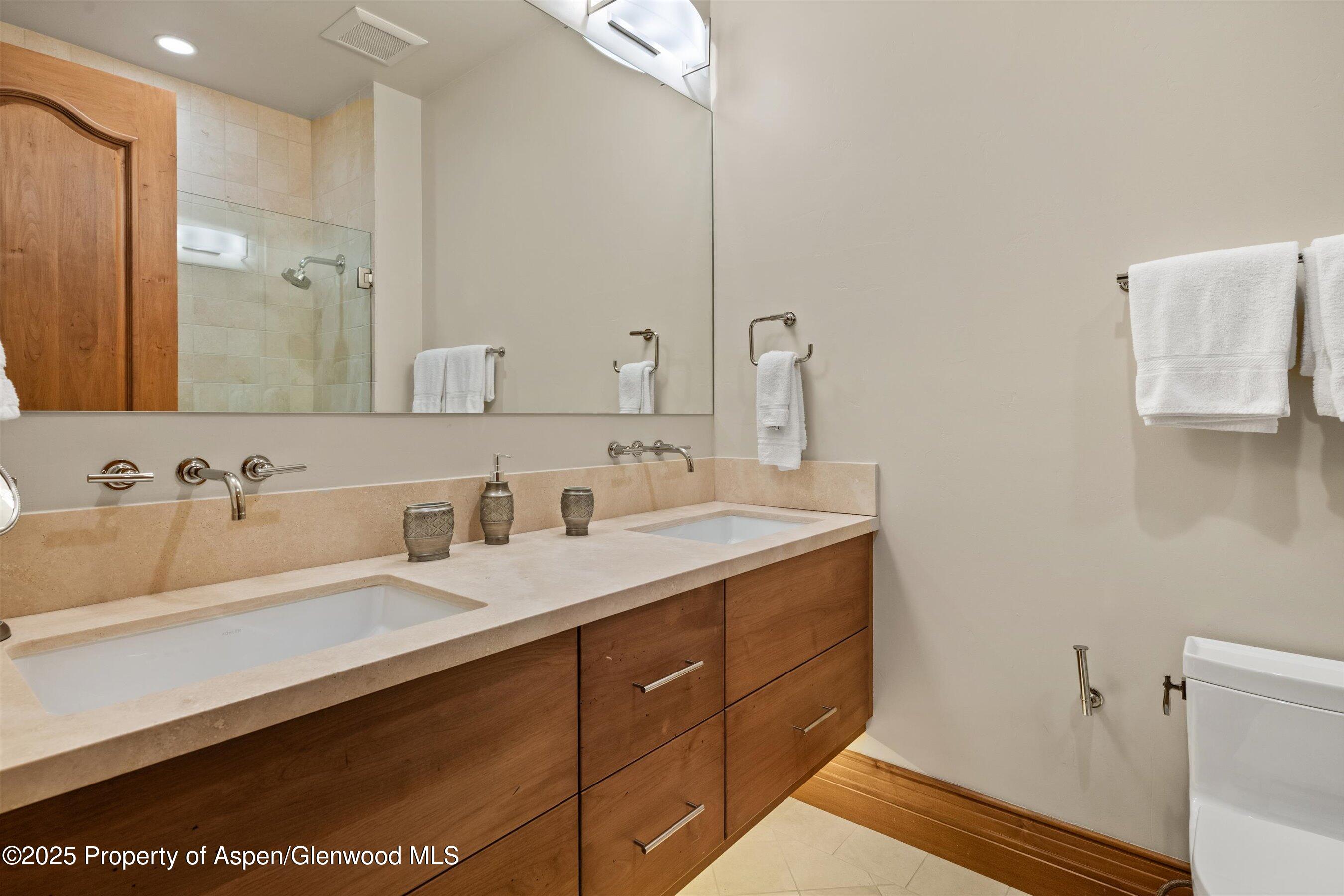 Aspen, Colorado 81611, United States, 8 Bedrooms Bedrooms, ,9 BathroomsBathrooms,Residential,Active,251559