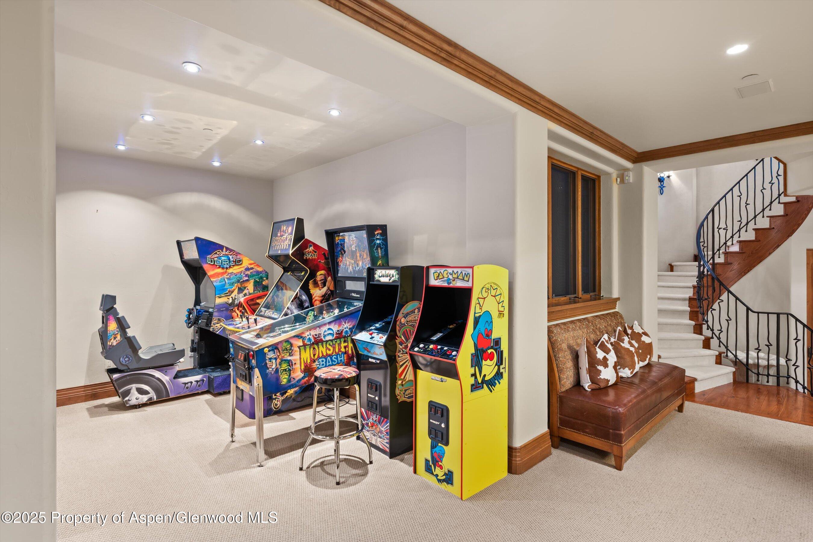 Aspen, Colorado 81611, United States, 8 Bedrooms Bedrooms, ,9 BathroomsBathrooms,Residential,Active,251559