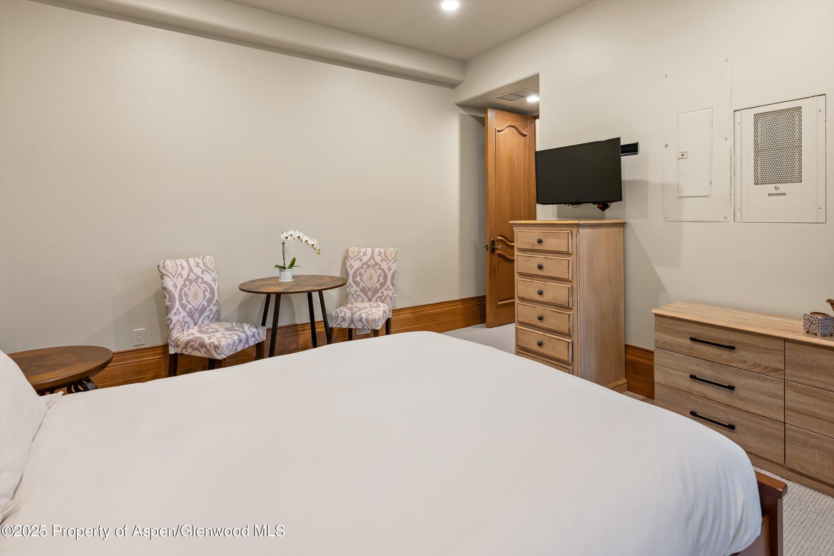 Aspen, Colorado 81611, United States, 8 Bedrooms Bedrooms, ,9 BathroomsBathrooms,Residential,Active,251559