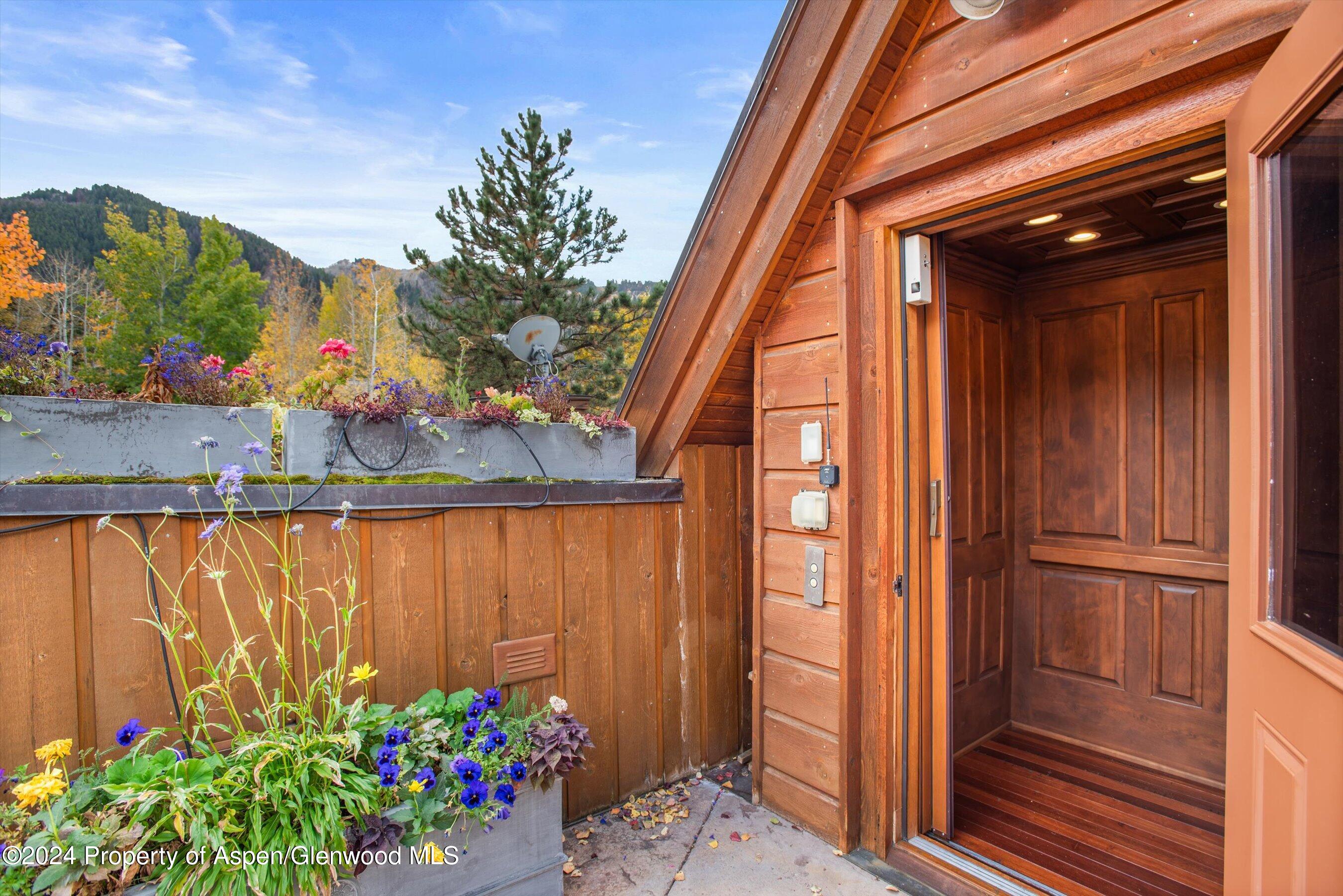 Aspen, Colorado 81611, United States, 5 Bedrooms Bedrooms, ,7 BathroomsBathrooms,Residential,Active,37016