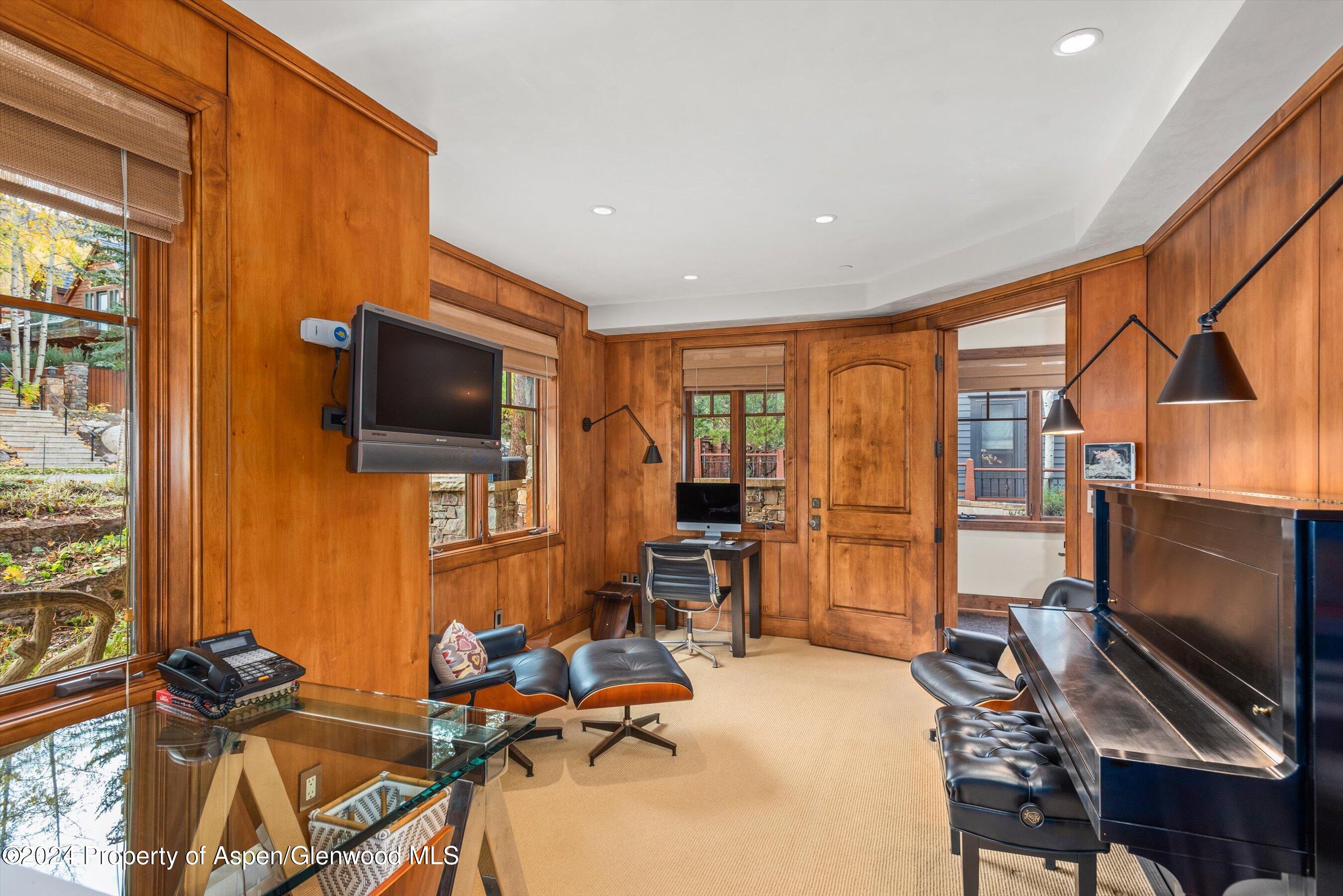 Aspen, Colorado 81611, United States, 5 Bedrooms Bedrooms, ,7 BathroomsBathrooms,Residential,Active,37016