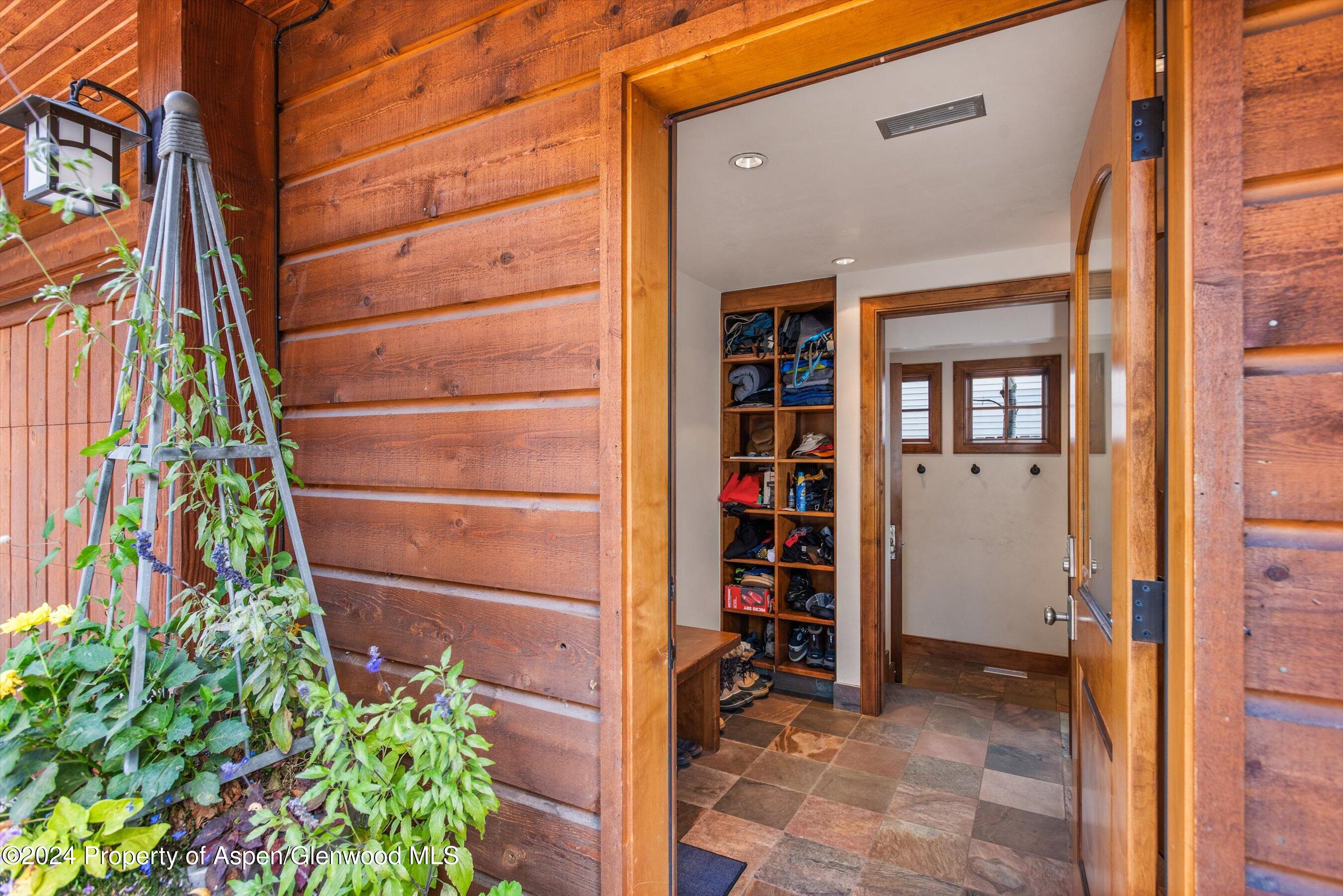 Aspen, Colorado 81611, United States, 5 Bedrooms Bedrooms, ,7 BathroomsBathrooms,Residential,Active,37016