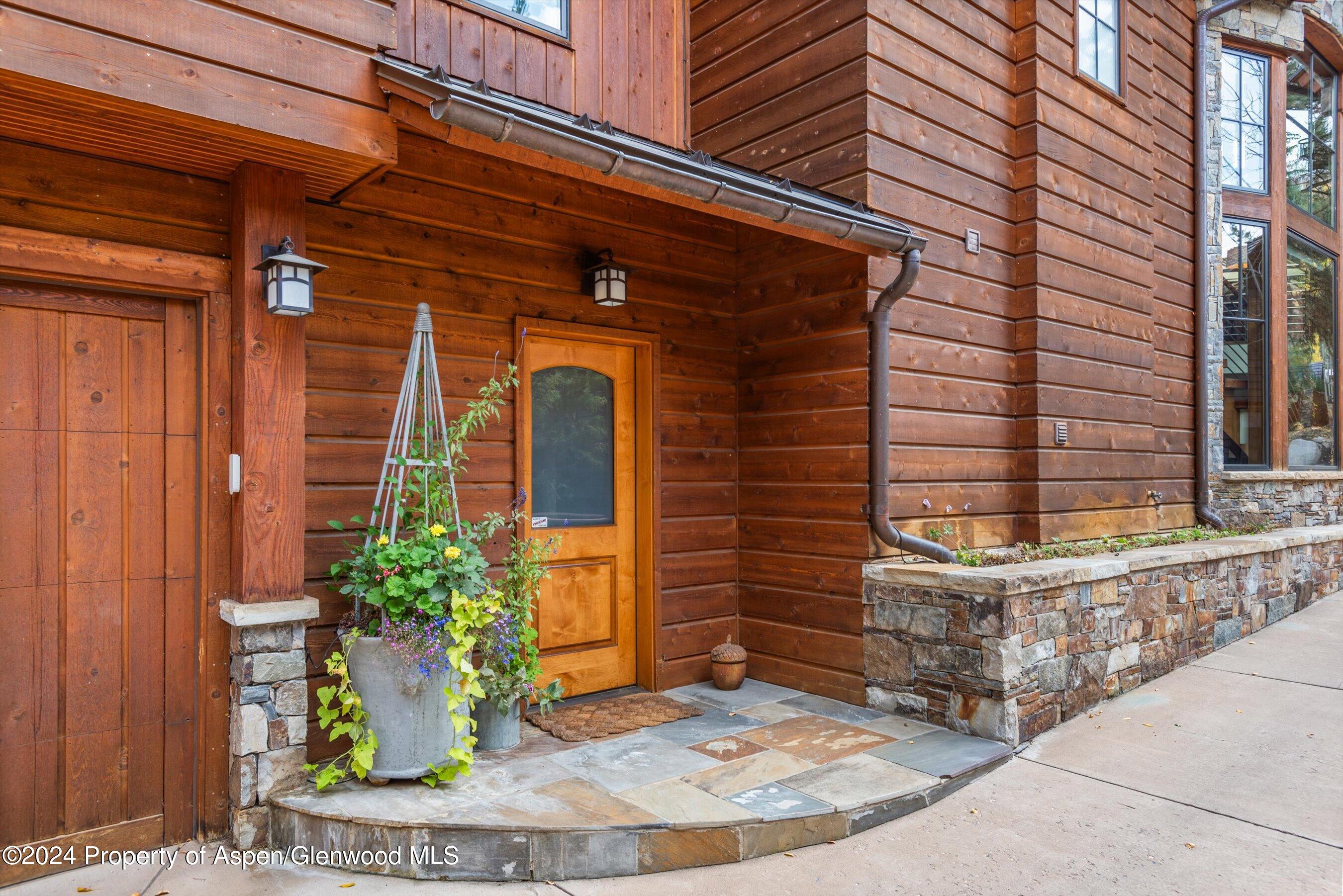 Aspen, Colorado 81611, United States, 5 Bedrooms Bedrooms, ,7 BathroomsBathrooms,Residential,Active,37016