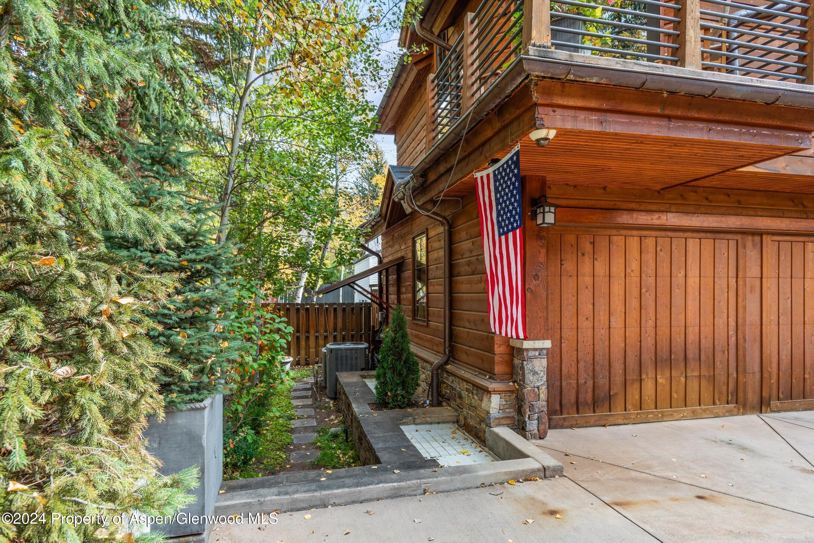 Aspen, Colorado 81611, United States, 5 Bedrooms Bedrooms, ,7 BathroomsBathrooms,Residential,Active,37016