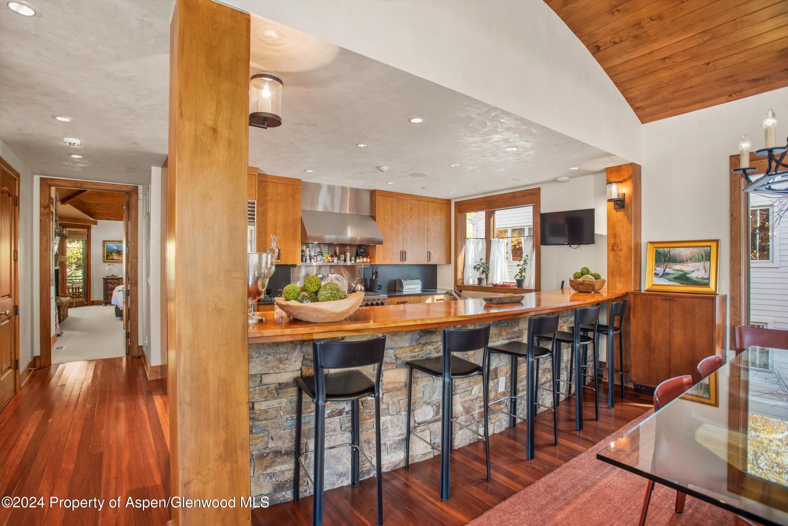 Aspen, Colorado 81611, United States, 5 Bedrooms Bedrooms, ,7 BathroomsBathrooms,Residential,Active,37016