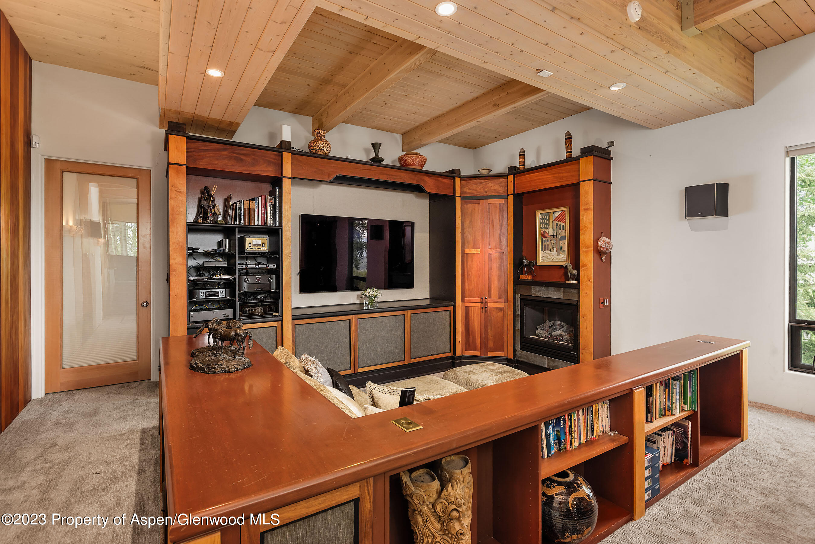 Snowmass Village, Colorado 81615, United States, 4 Bedrooms Bedrooms, ,5 BathroomsBathrooms,Residential,Active,72444