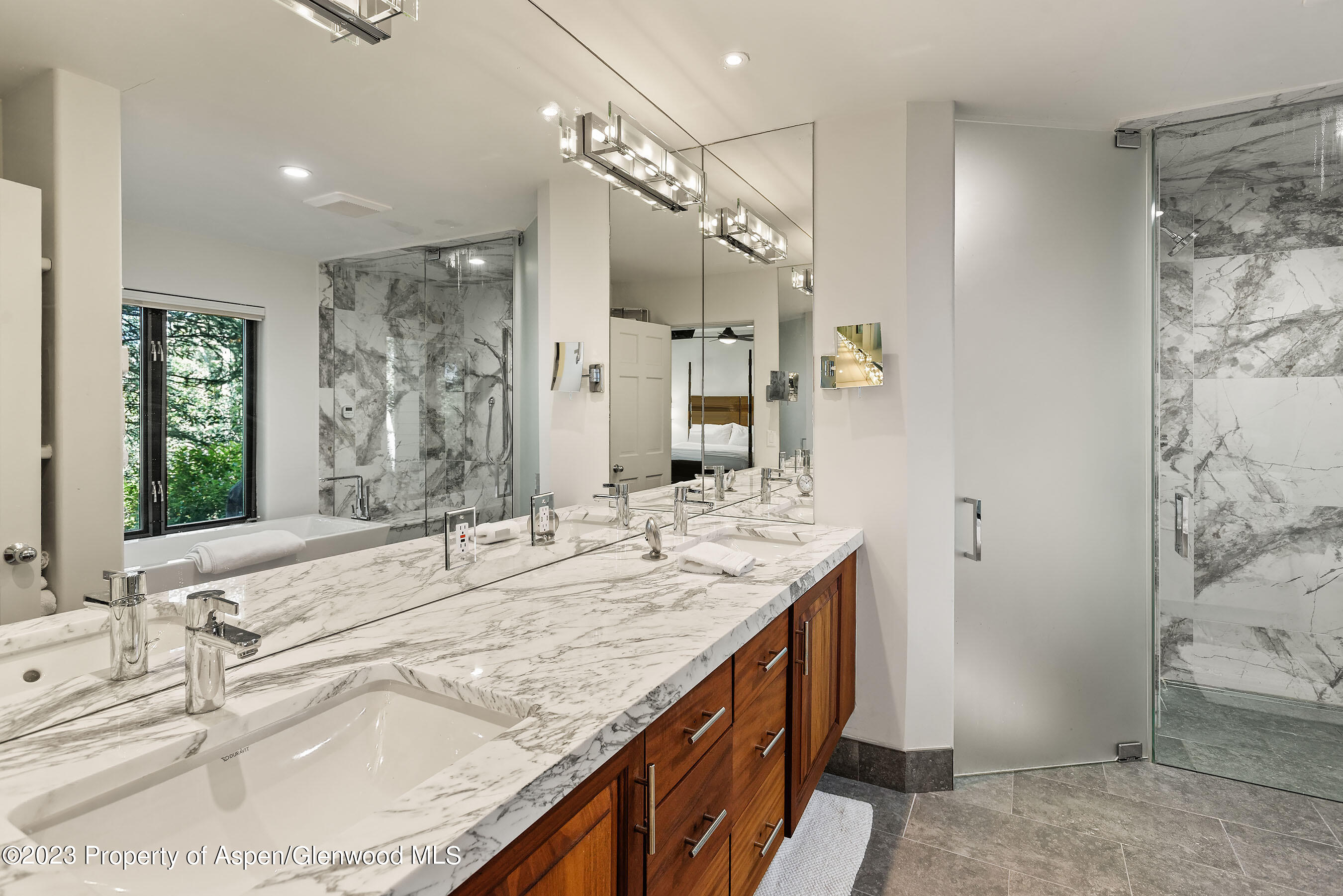 Snowmass Village, Colorado 81615, United States, 4 Bedrooms Bedrooms, ,5 BathroomsBathrooms,Residential,Active,72444