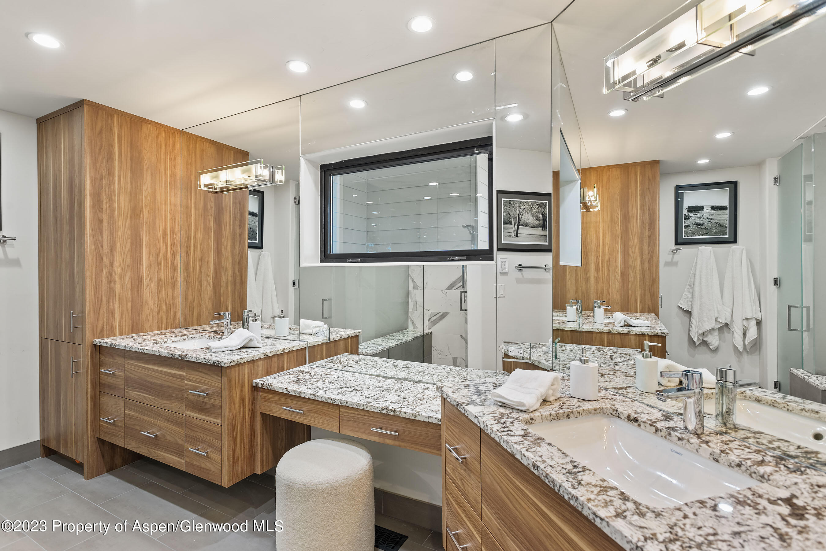 Snowmass Village, Colorado 81615, United States, 4 Bedrooms Bedrooms, ,5 BathroomsBathrooms,Residential,Active,72444