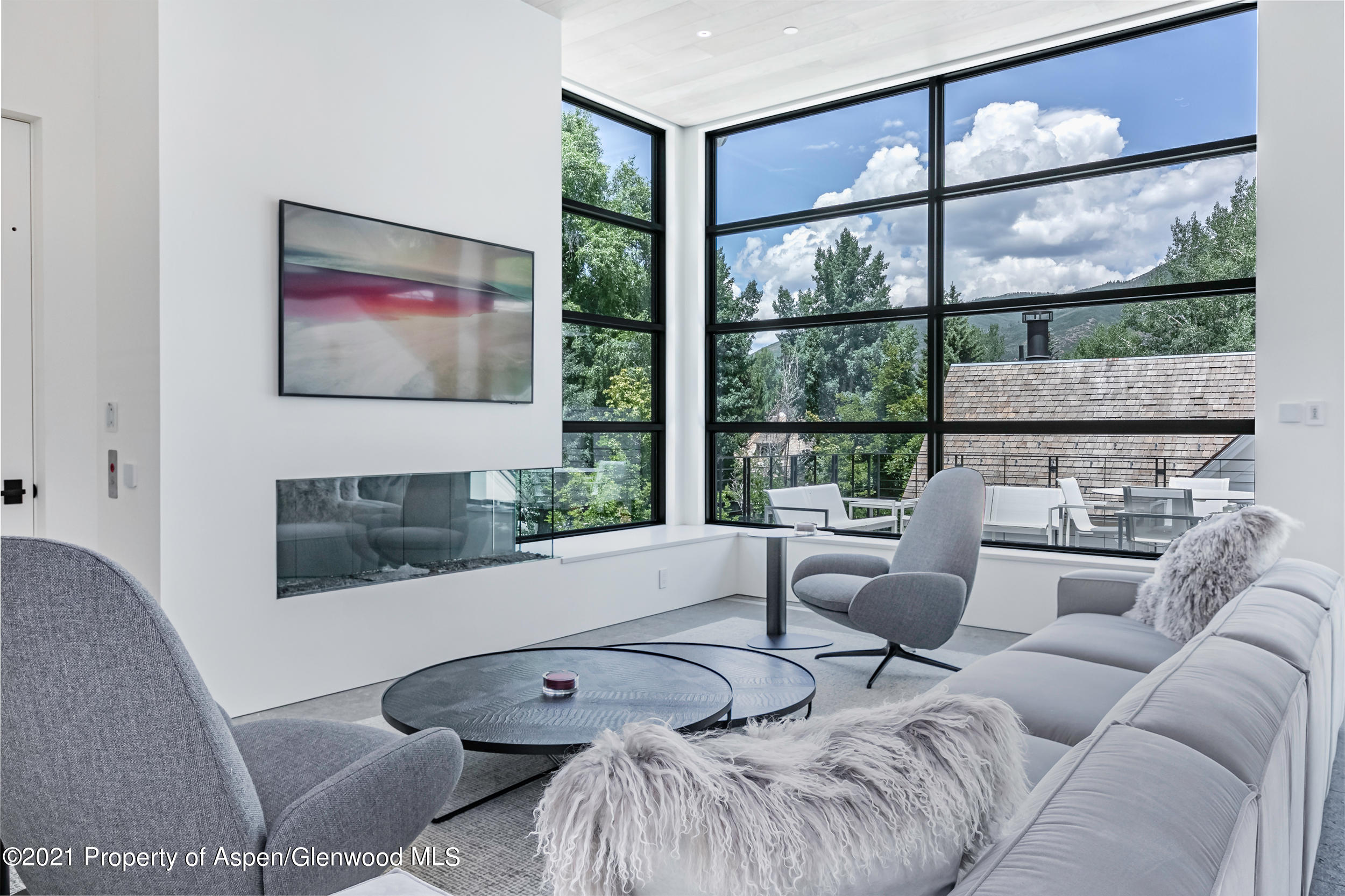 Aspen, Colorado 81611, United States, 4 Bedrooms Bedrooms, ,5 BathroomsBathrooms,Residential,Active,75556