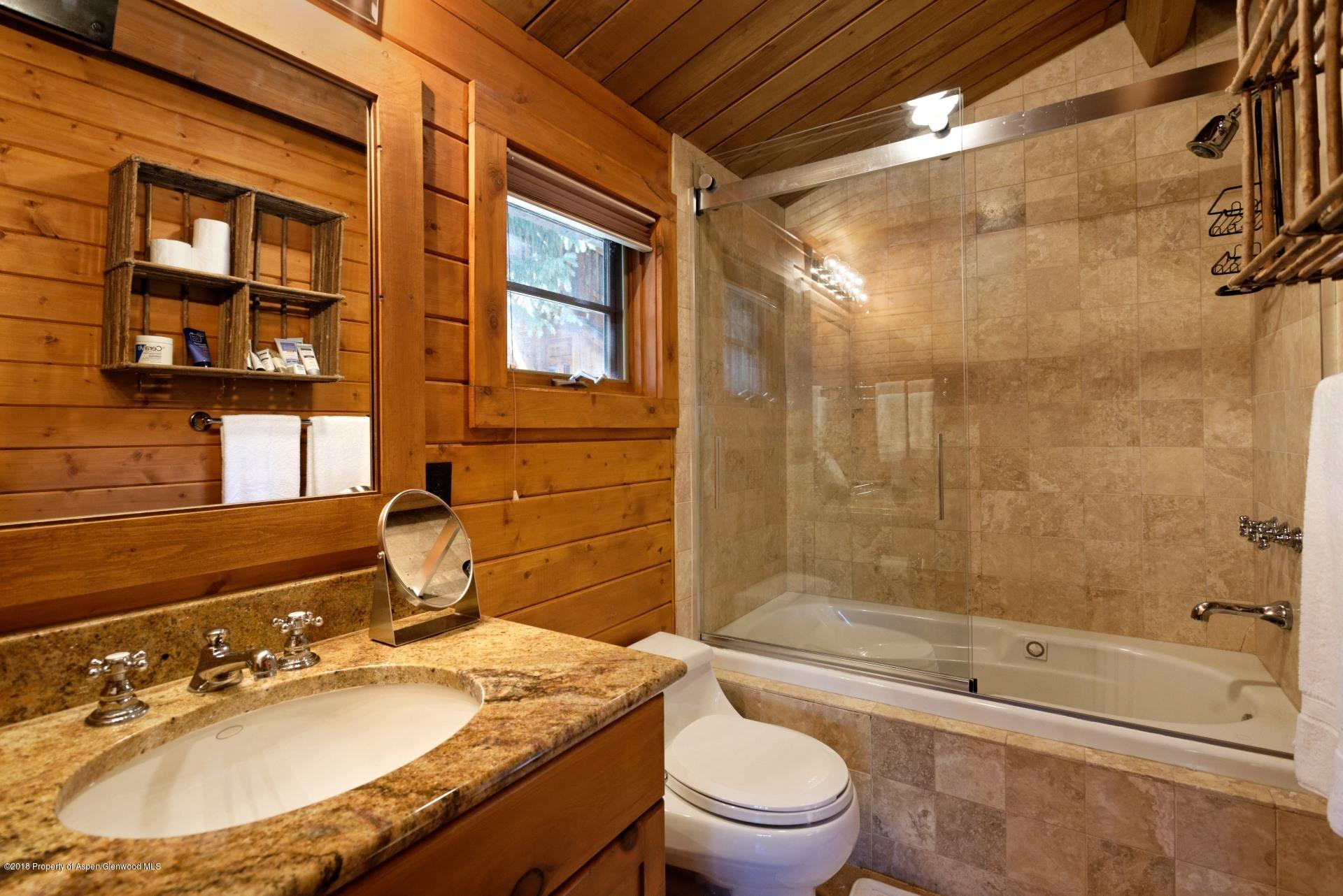 Aspen, Colorado 81611, United States, 1 Bedroom Bedrooms, ,1 BathroomBathrooms,Residential,Active,214500