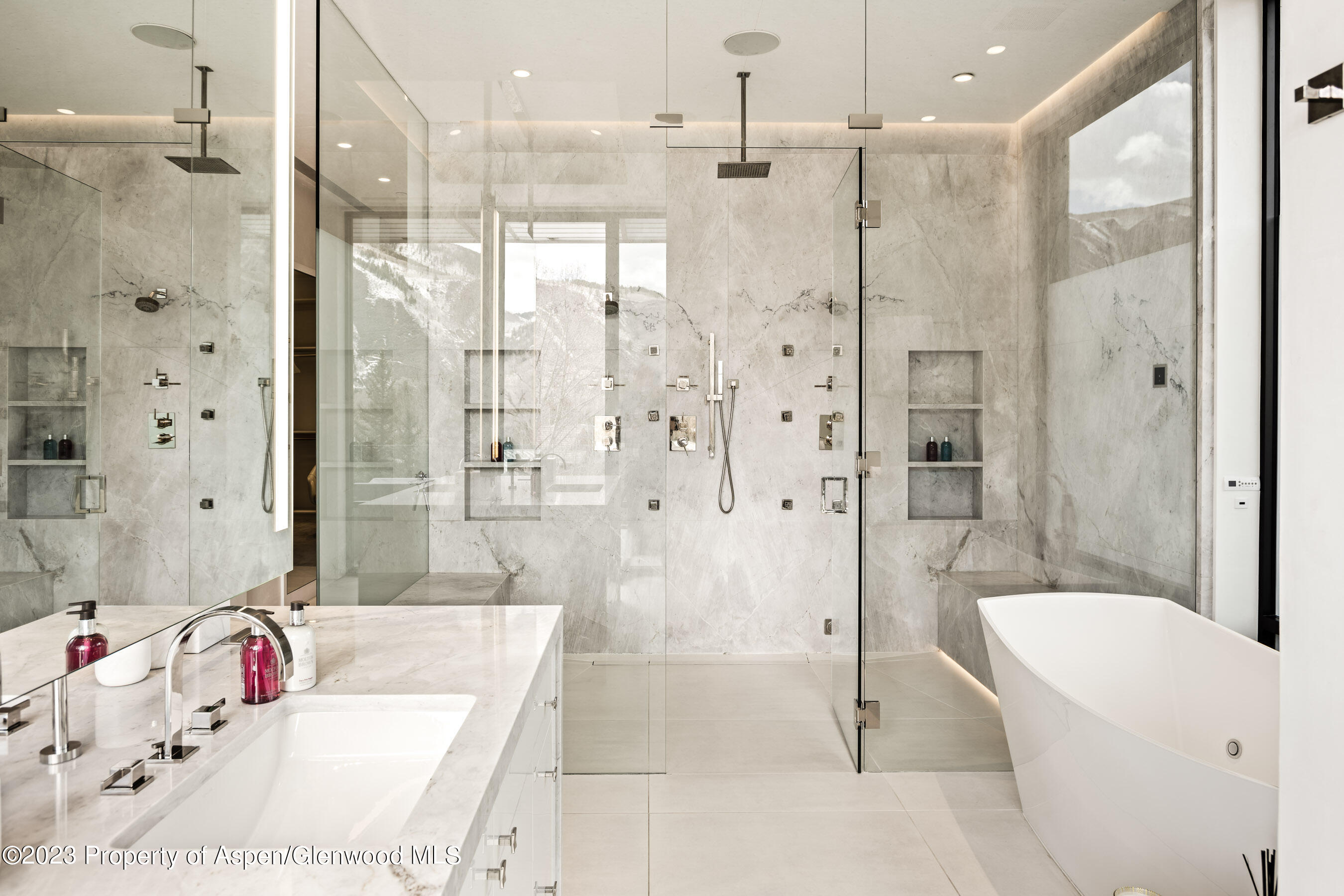 Aspen, Colorado 81611, United States, 6 Bedrooms Bedrooms, ,9 BathroomsBathrooms,Residential,Active,73018