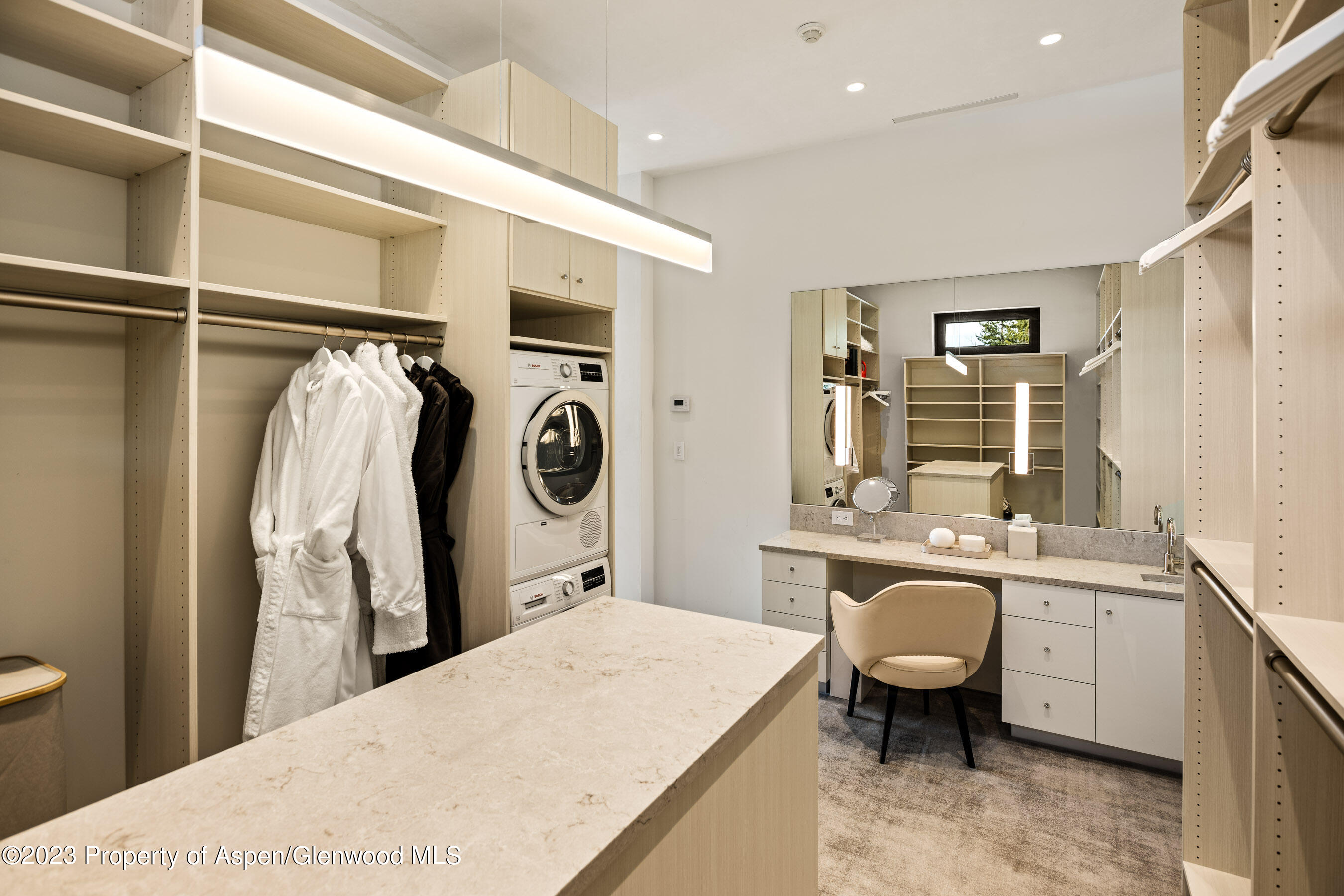 Aspen, Colorado 81611, United States, 6 Bedrooms Bedrooms, ,9 BathroomsBathrooms,Residential,Active,73018