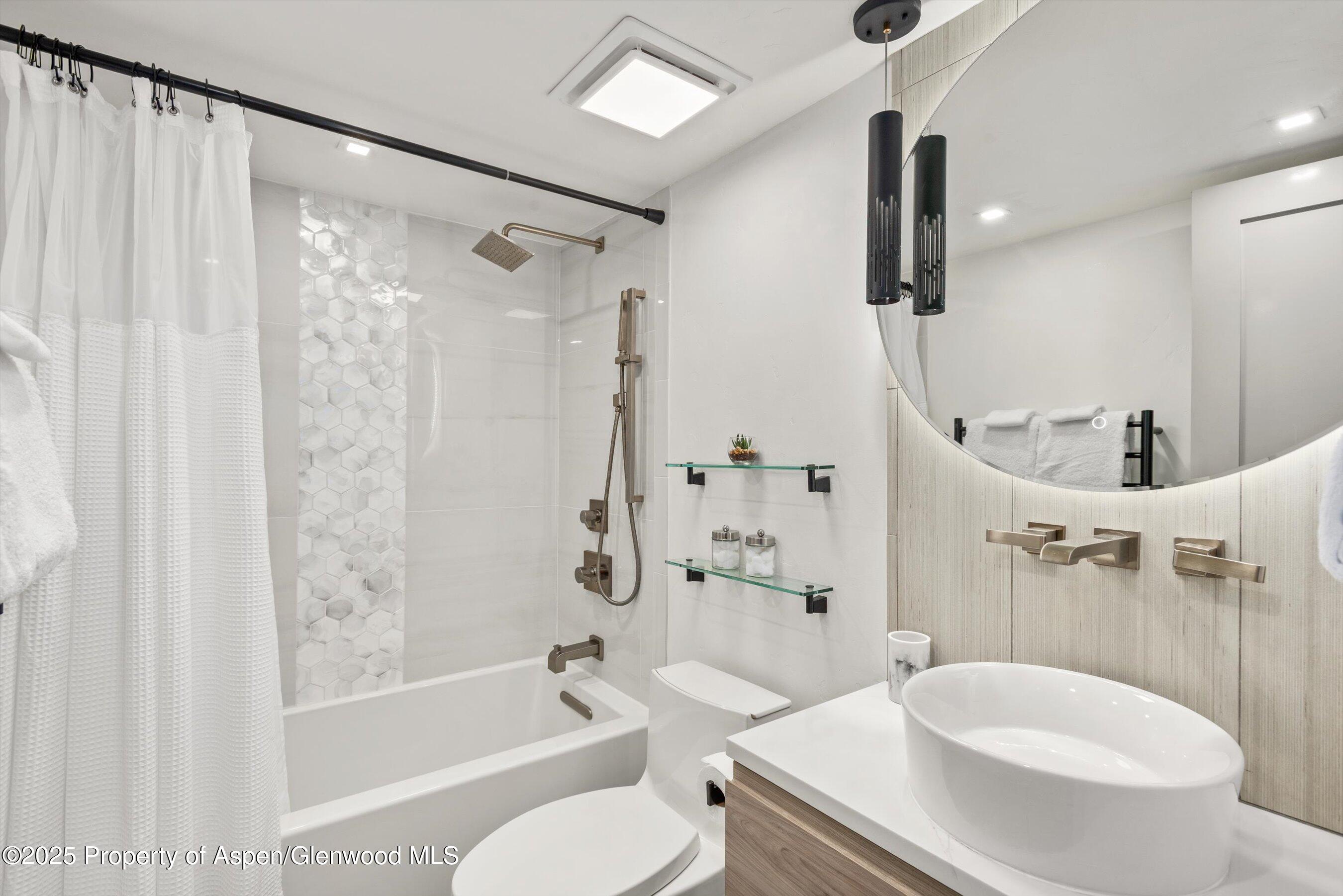 Aspen, Colorado 81611, United States, 1 Bedroom Bedrooms, ,1 BathroomBathrooms,Residential,Active,256212