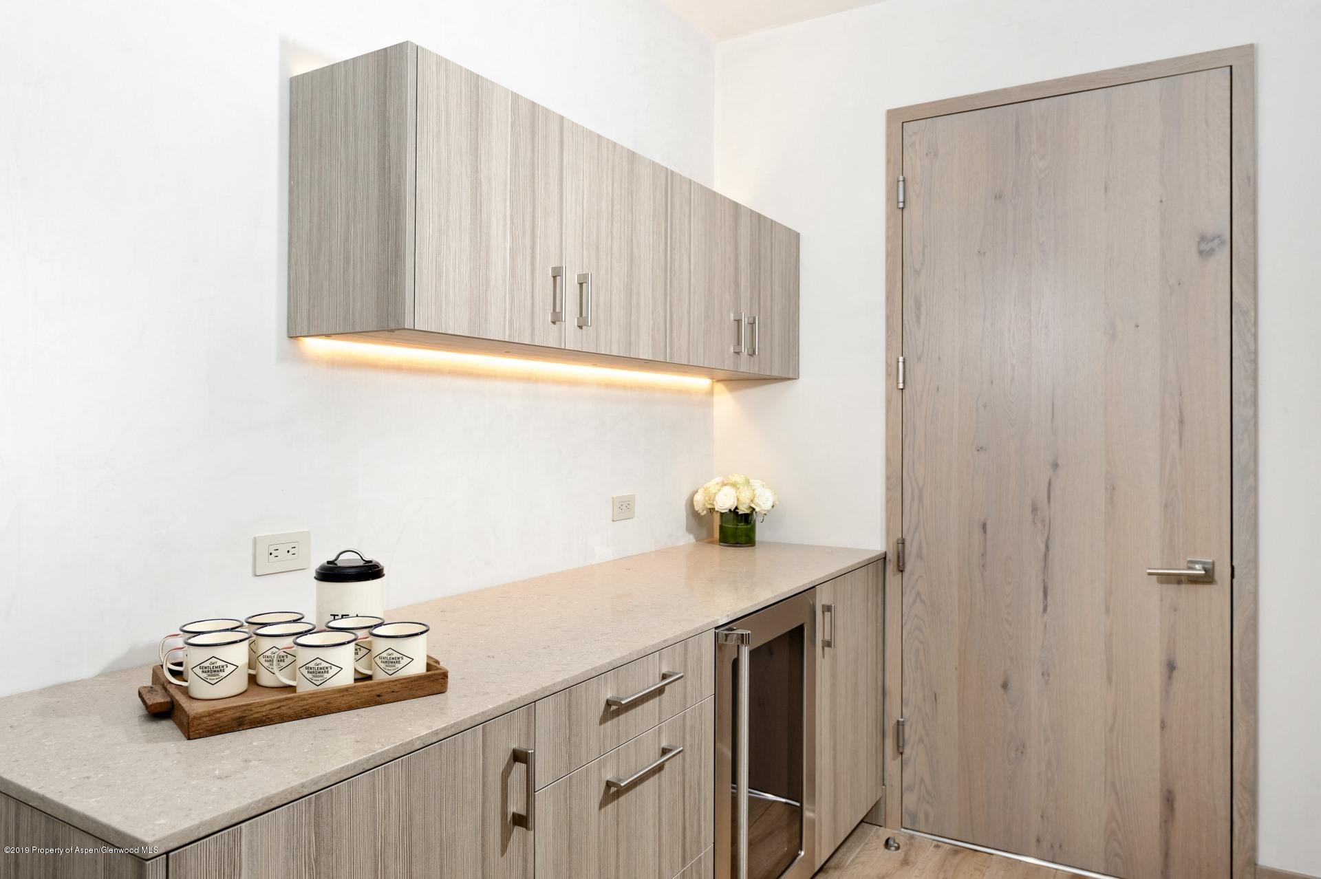 Aspen, Colorado 81611, United States, 3 Bedrooms Bedrooms, ,4 BathroomsBathrooms,Residential,Active,75560