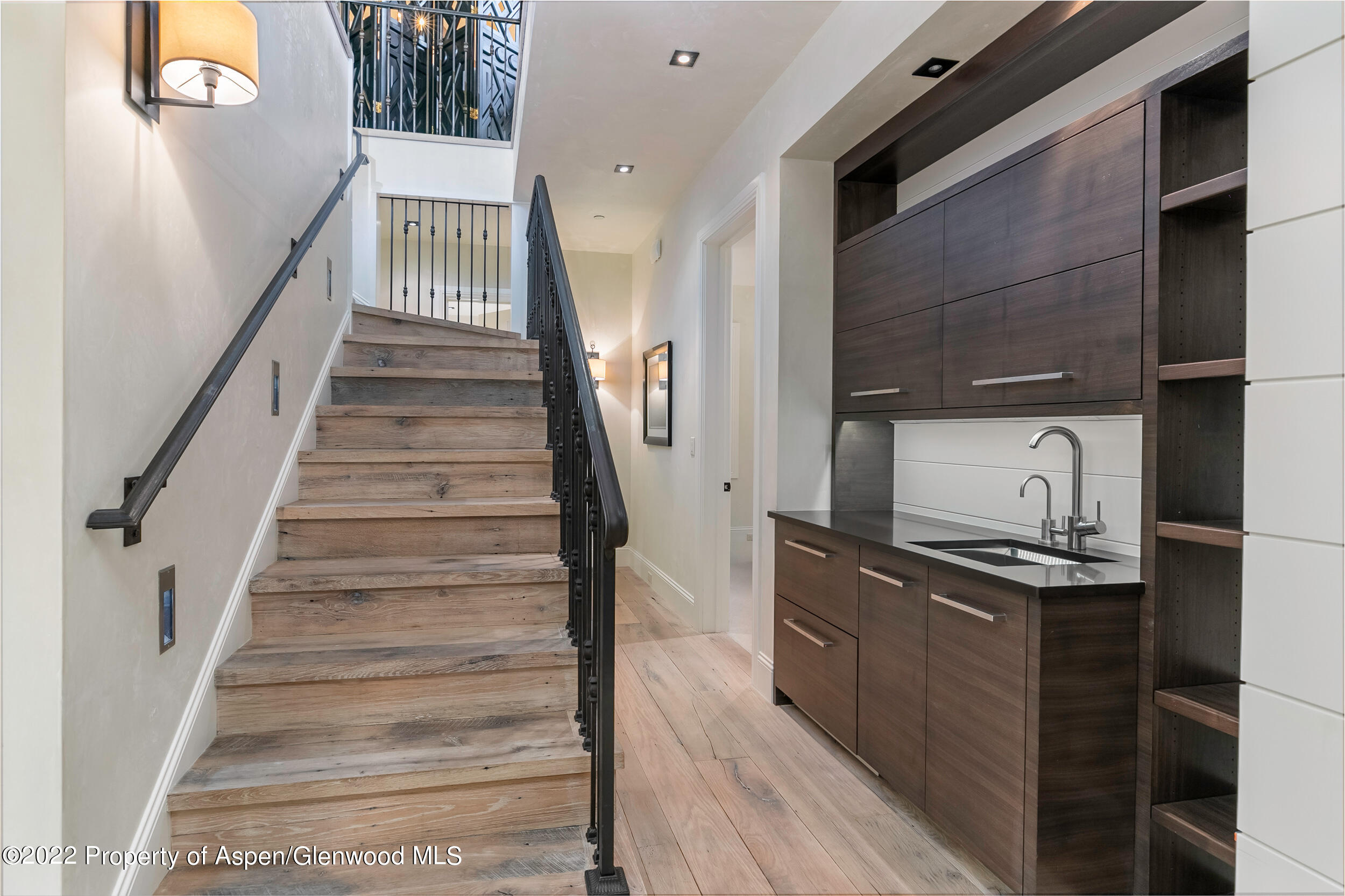 Aspen, Colorado 81611, United States, 3 Bedrooms Bedrooms, ,4 BathroomsBathrooms,Residential,Active,75569