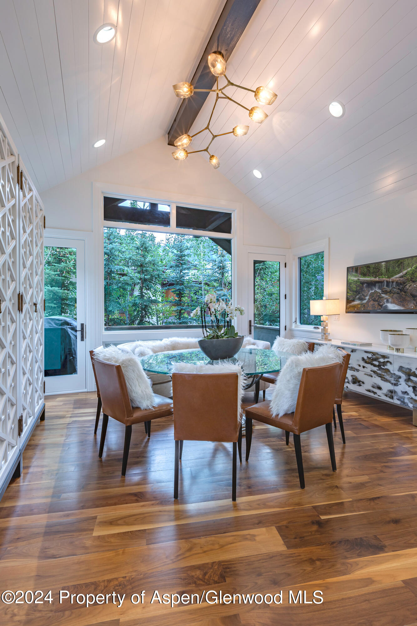 Aspen, Colorado 81611, United States, 4 Bedrooms Bedrooms, ,5 BathroomsBathrooms,Residential,Active,61059