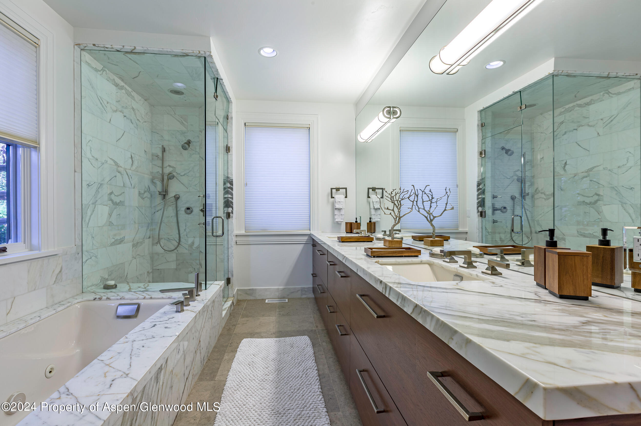 Aspen, Colorado 81611, United States, 4 Bedrooms Bedrooms, ,5 BathroomsBathrooms,Residential,Active,61059