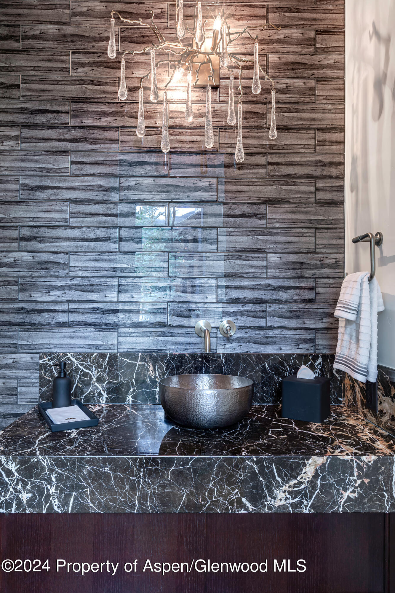 Aspen, Colorado 81611, United States, 4 Bedrooms Bedrooms, ,5 BathroomsBathrooms,Residential,Active,61059