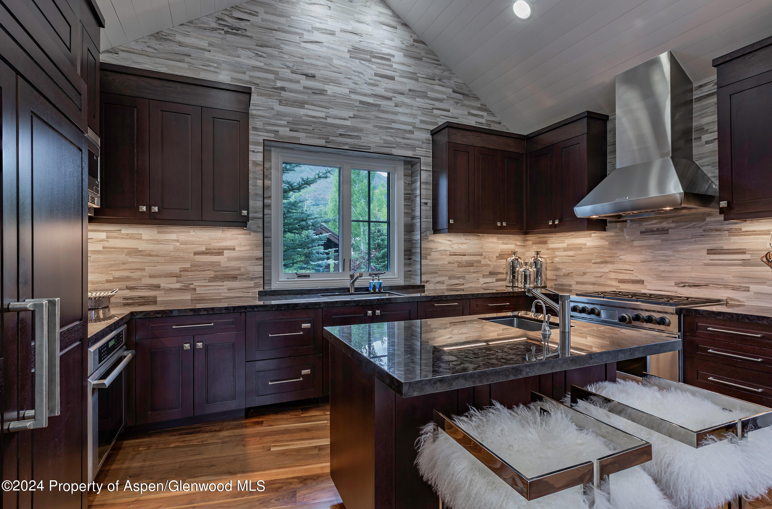 Aspen, Colorado 81611, United States, 4 Bedrooms Bedrooms, ,5 BathroomsBathrooms,Residential,Active,61059