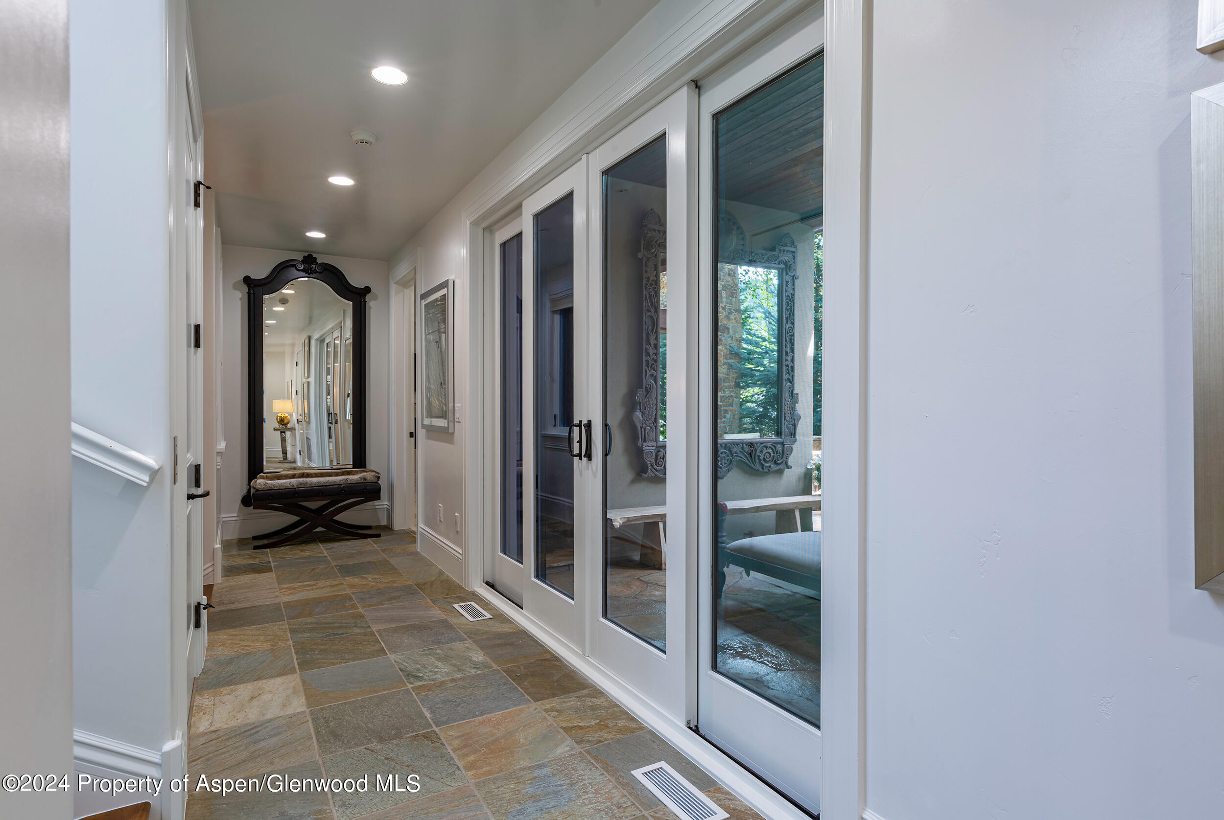 Aspen, Colorado 81611, United States, 4 Bedrooms Bedrooms, ,5 BathroomsBathrooms,Residential,Active,61059