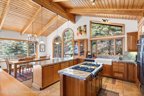 372 CRYSTAL PARK DR, CARBONDALE, CO 81623 - Image f66f0ea81532ef23aa63a6c3d2cbcc14/1333707883