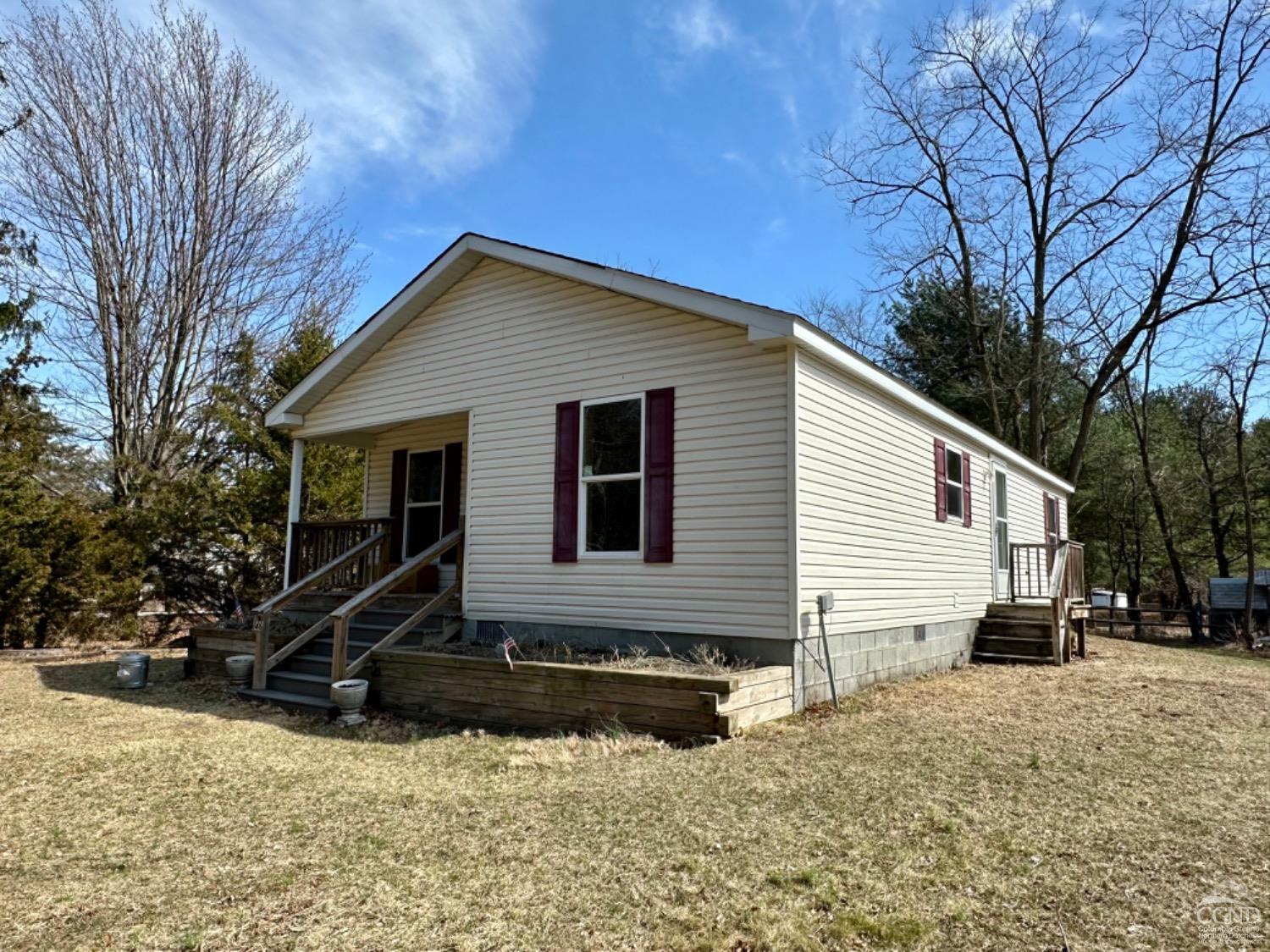 46 Columbia Ave Ave, Claverack, New York - 2 Bedrooms  
1 Bathrooms  
8 Rooms - 