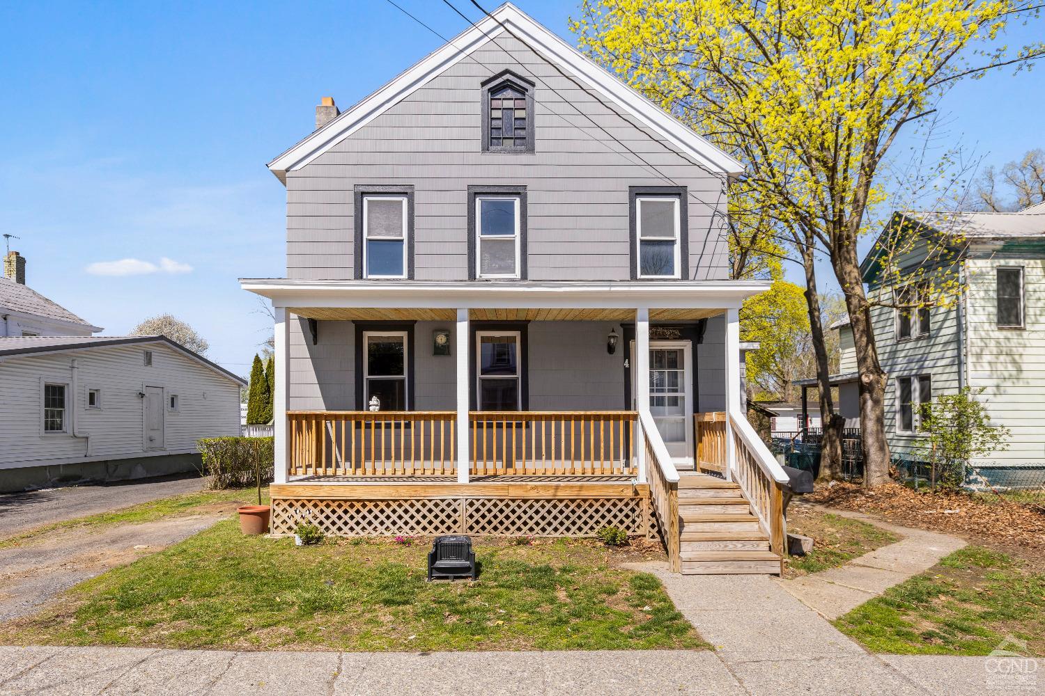 4 Lawrence Ave Ave, Coxsackie, New York - 3 Bedrooms  
2 Bathrooms  
6 Rooms - 