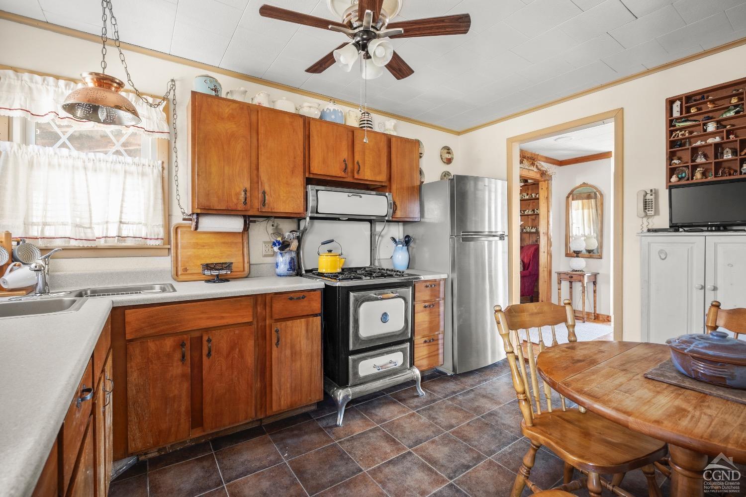 401 S Bushnell Road, Chatham, New York image 6