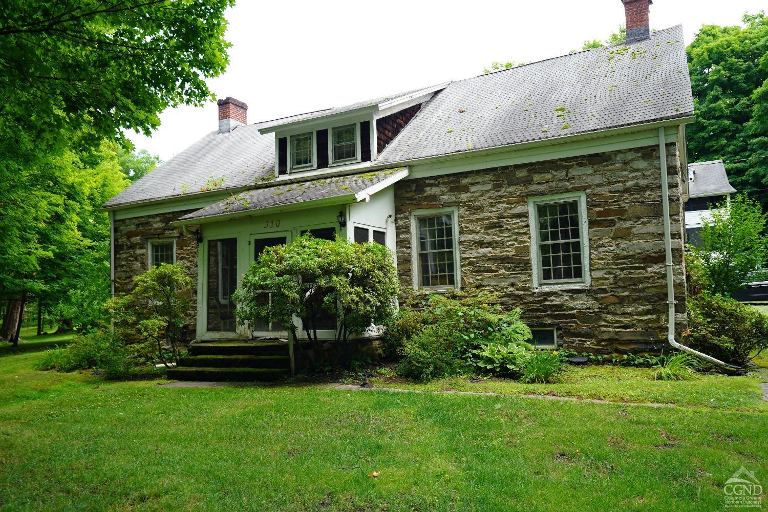 Property for Sale at 310 Old Kings Highway Hwy, Saugerties, New York - Bedrooms: 4 
Bathrooms: 3.5 
Rooms: 10  - $639,000