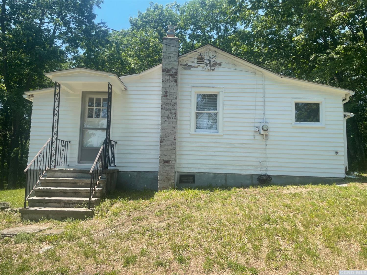 241 Snyderville Rd Rd, Elizaville, New York - 2 Bedrooms  
1 Bathrooms  
4 Rooms - 