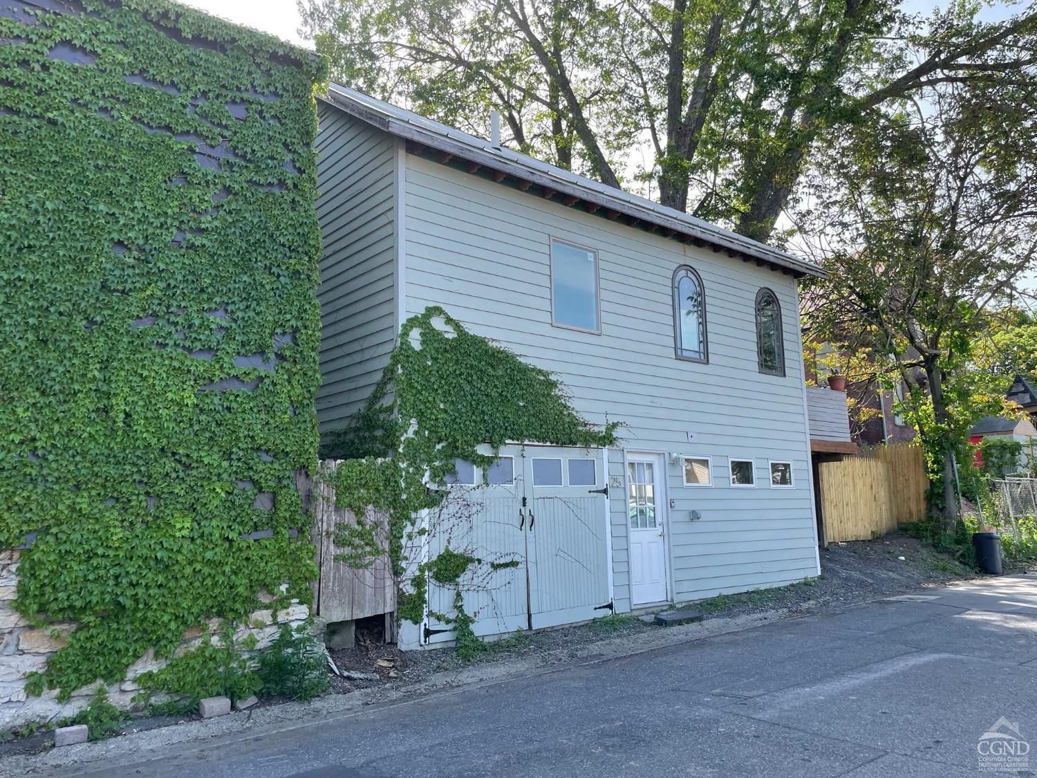 25 Prison Alley Aly, Hudson, New York - 2 Bedrooms  
1 Bathrooms  
3 Rooms - 
