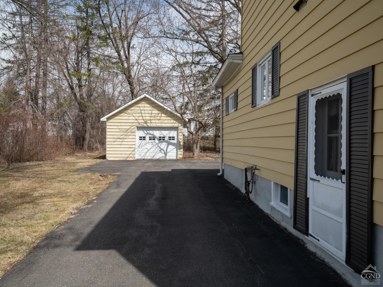 16 Oakwood Boulevard, Hudson, New York image 20