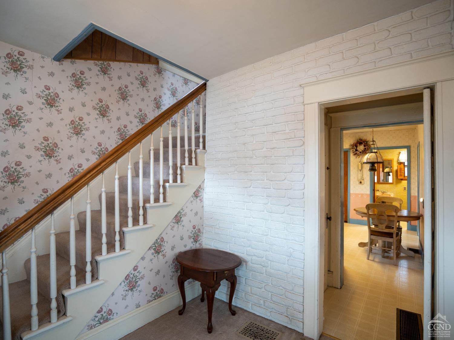 16 Oakwood Boulevard, Hudson, New York image 9