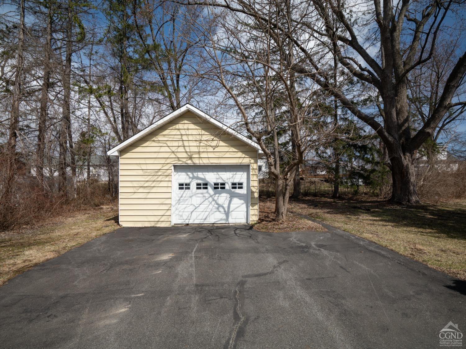 16 Oakwood Boulevard, Hudson, New York image 19