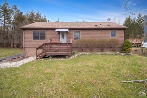 86 Superstitious Drive, Athens, NY 12015 - MLS#: 152053