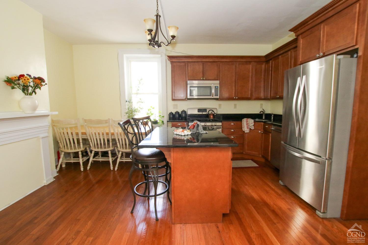 604 Columbia St, Hudson, New York image 7