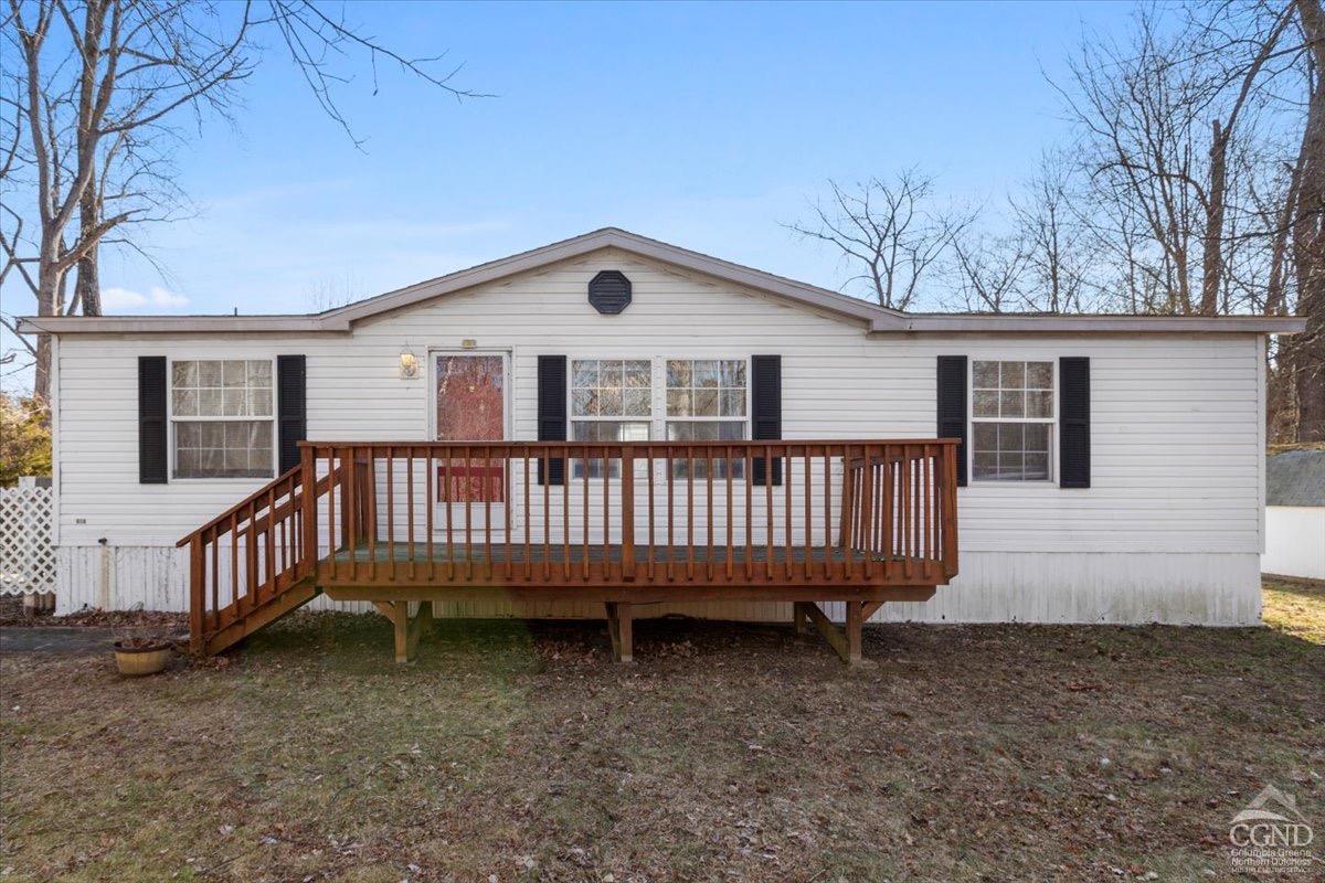30 Lake Side Drive, Catskill, New York - 3 Bedrooms  
2 Bathrooms  
5 Rooms - 