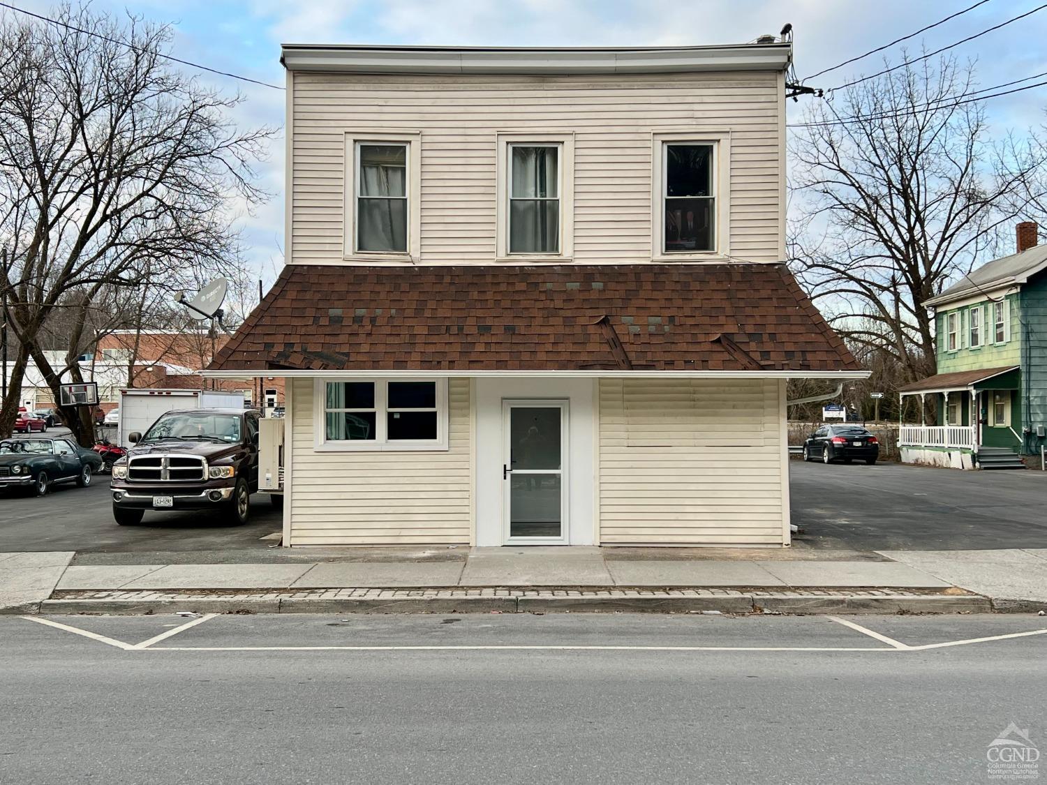 Rental Property at 38 W Bridge Street, Catskill, New York - Bedrooms: 2 
Bathrooms: 1 
Rooms: 4  - $2,150 MO.