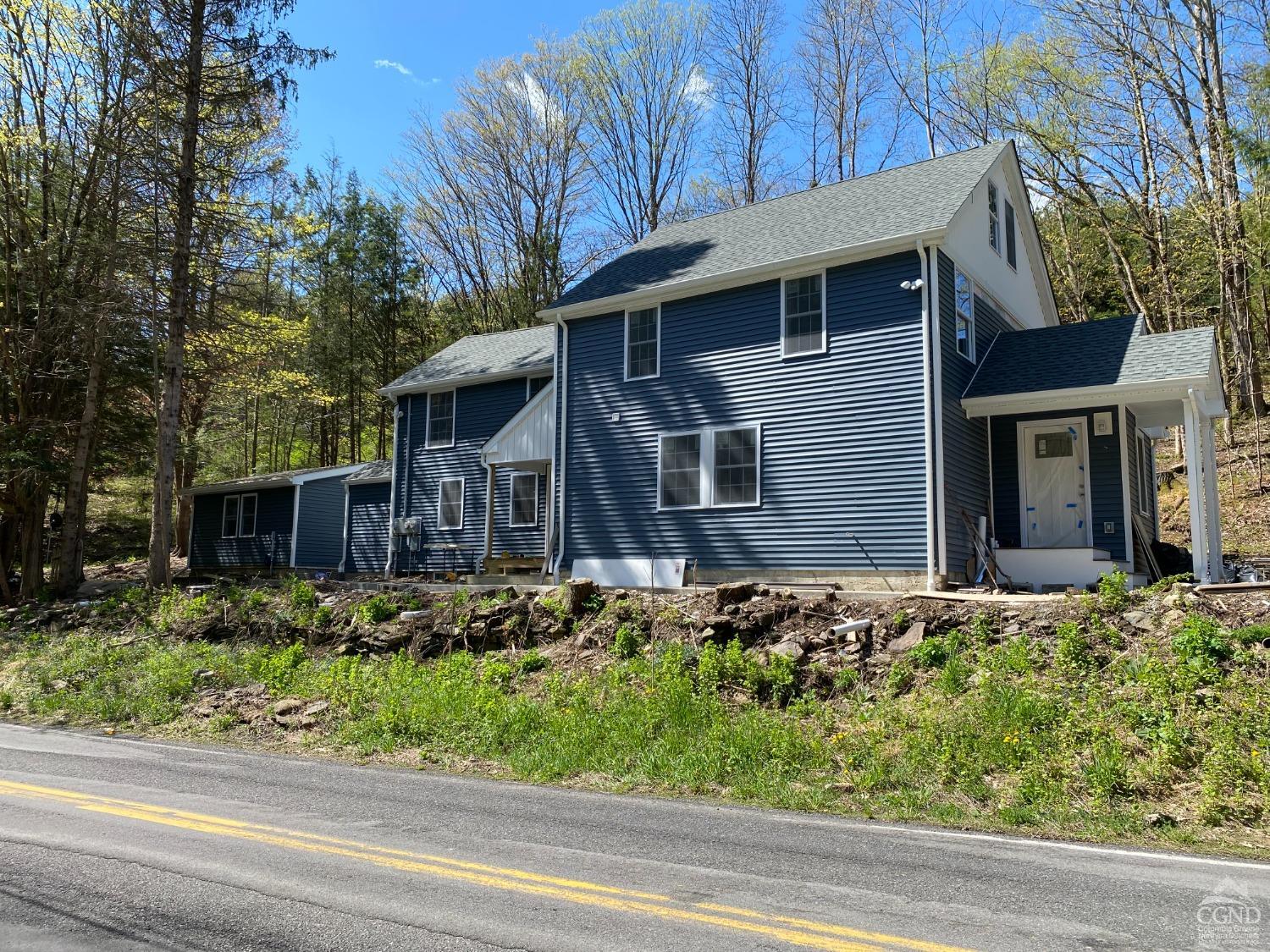 1633 County Route 41, Greenville, New York - 2 Bedrooms  
2 Bathrooms  
3 Rooms - 