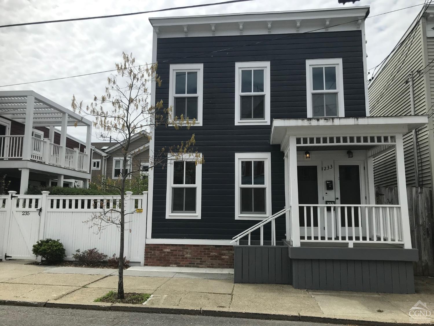 233 Robinson Street, Hudson, New York - 1 Bedrooms  
1 Bathrooms  
3 Rooms - 