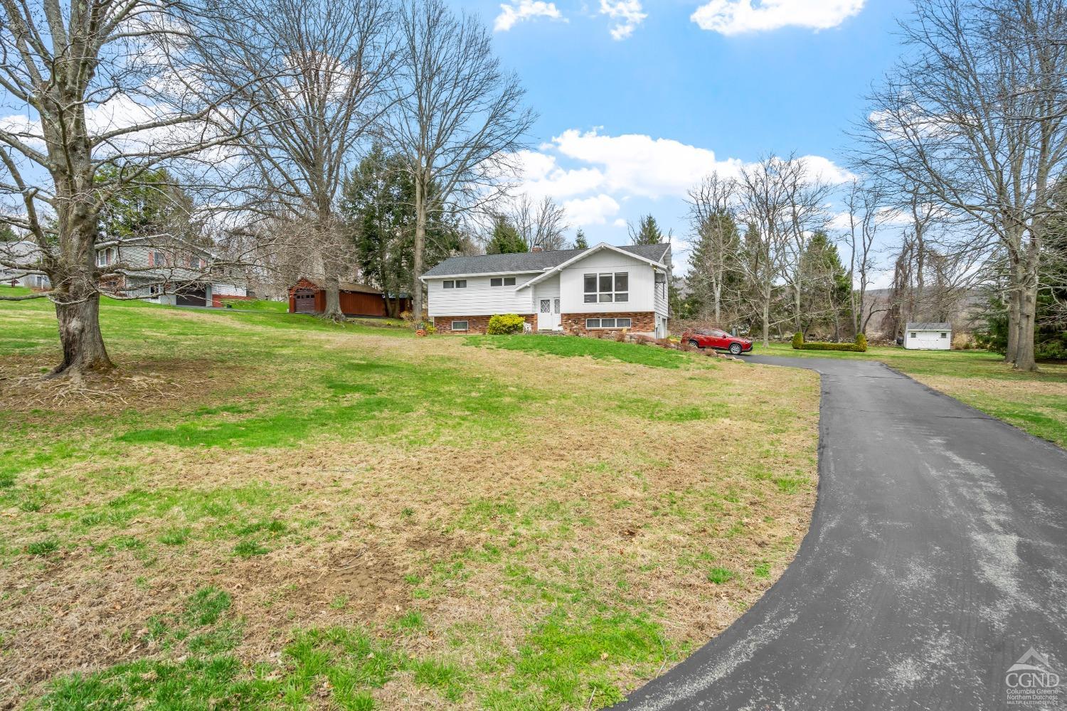 29 View Mont Road, Copake, New York - 3 Bedrooms  
3 Bathrooms  
7 Rooms - 