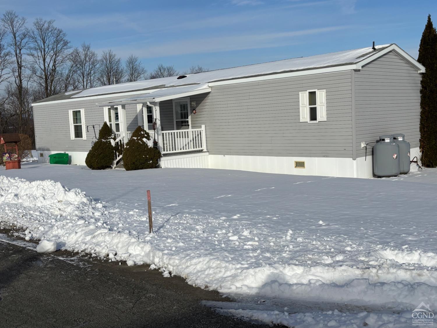 3459 Route 9 27, Hudson, New York - 2 Bedrooms  
2 Bathrooms  
7 Rooms - 